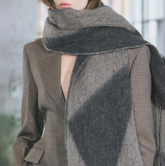 ZARA Women's Jacquard Wool Scarf(Gray, Size:M) - Picture 3 of 9